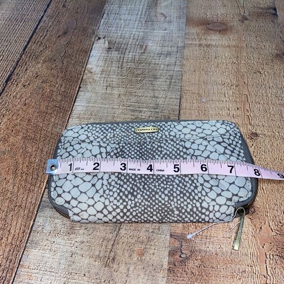 Women's XSDepot Travelon Rfid Blocking Pleated Wallet - Picture 5 of 9